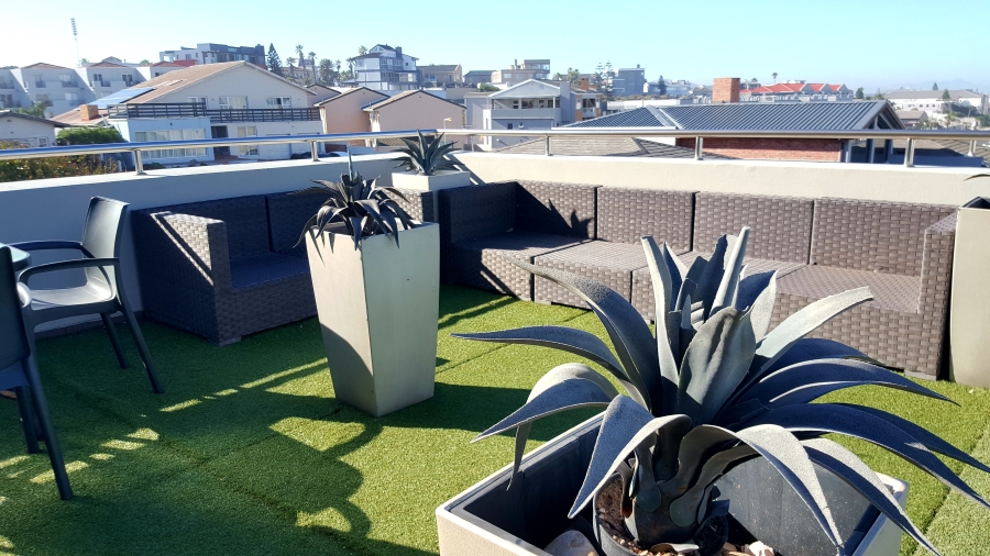 2 Bedroom Property for Sale in Bloubergrant Western Cape